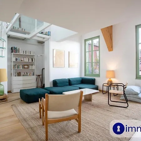 Duplex 3 Bedrooms Air-conditioned Centre