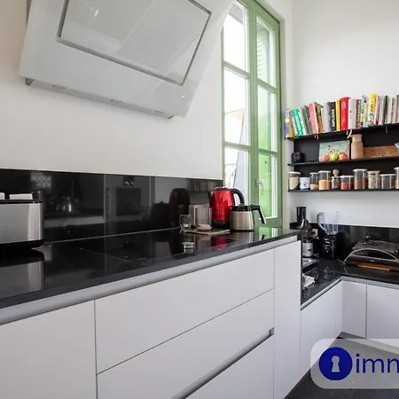 Duplex 3 Bedrooms Air-conditioned Centre 公寓